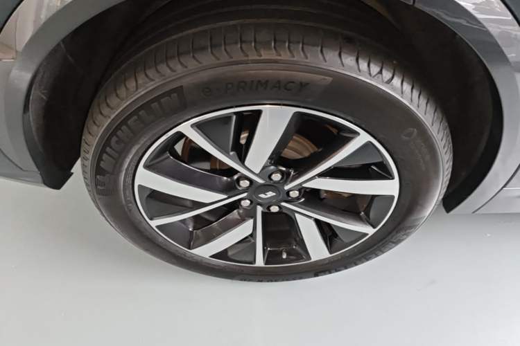 Used Li Auto L7 2023 Air model Right Rear Wheel Hub