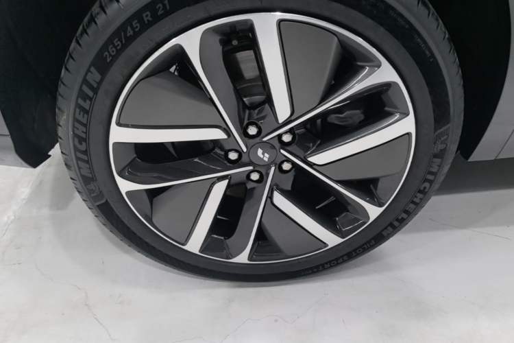 Used Li Auto L7 2023 Max model Right Rear Wheel Hub