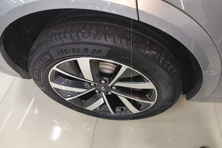 Used Li Auto L7 2023 Air model Right Rear Wheel Hub