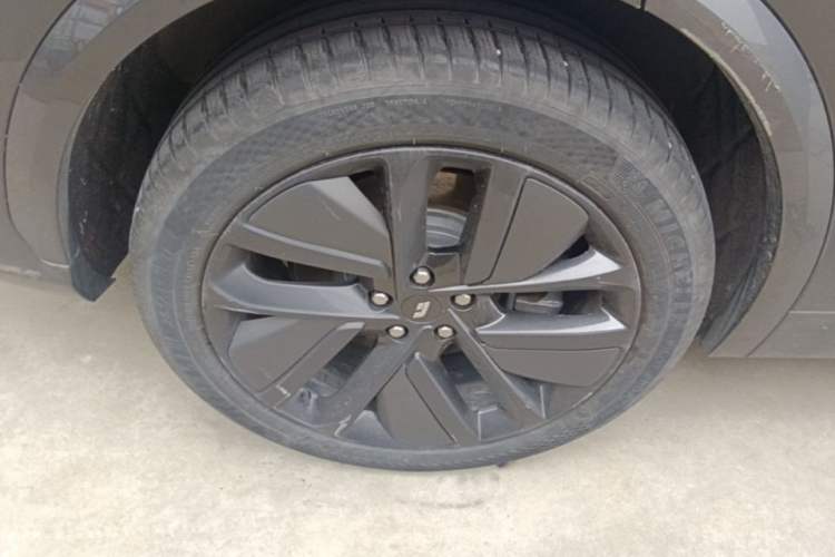 Used Li Auto L7 2023 Air model Right Rear Wheel Hub