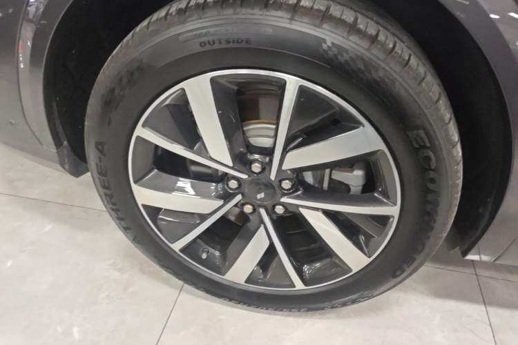 Used Li Auto L7 2023 Pro Model Right Rear Wheel Hub