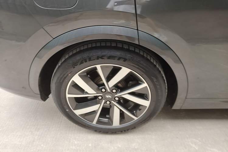 Used Li Auto L7 2023 Pro Model Right Rear Wheel Hub