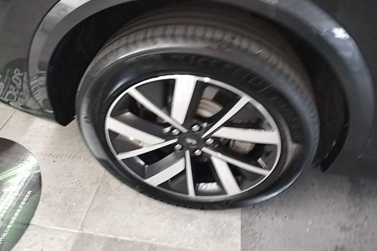 Used Li Auto L7 2023 Pro Model Right Rear Wheel Hub