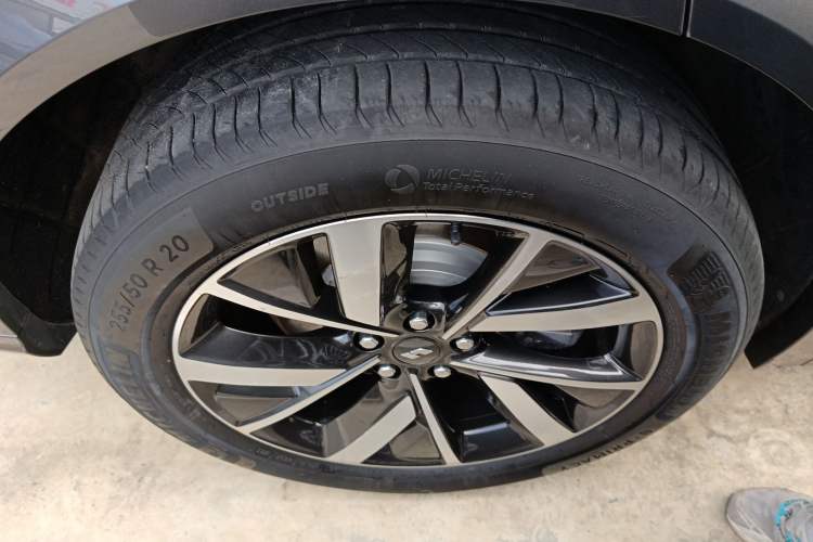 Used Li Auto L7 2023 Pro Model Right Rear Wheel Hub