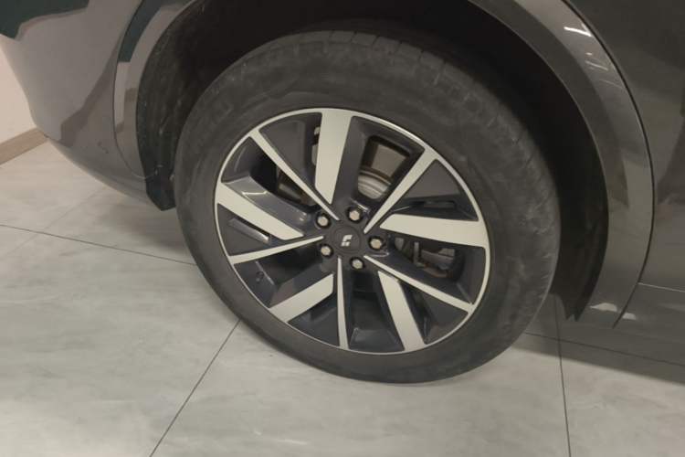 Used Li Auto L7 2023 Air model Right Rear Wheel Hub