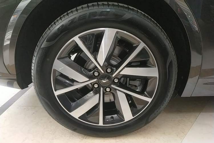 Used Li Auto L7 2023 Pro Model Right Rear Wheel Hub