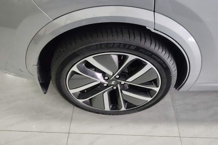 Used Li Auto L7 2023 Max model Right Rear Wheel Hub