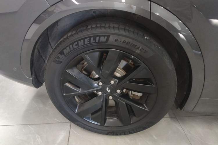 Used Li Auto L7 2023 Pro Model Right Rear Wheel Hub