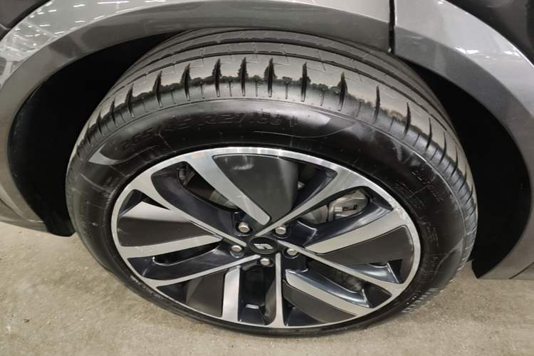 Used Li Auto L7 2023 Pro Model Right Rear Wheel Hub