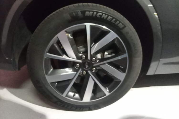 Used Li Auto L7 2023 Air model Right Rear Wheel Hub