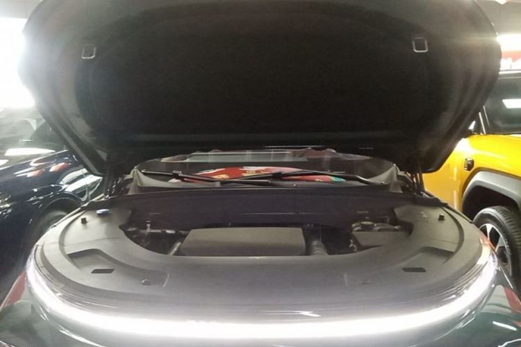 Used Li Auto L7 2023 Pro Model Engine Bay