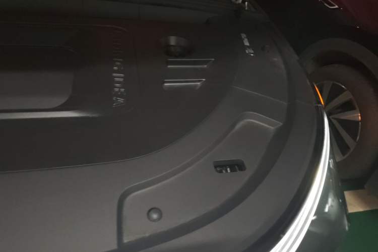 Used Li Auto L7 2023 Pro Model Engine Bay Left