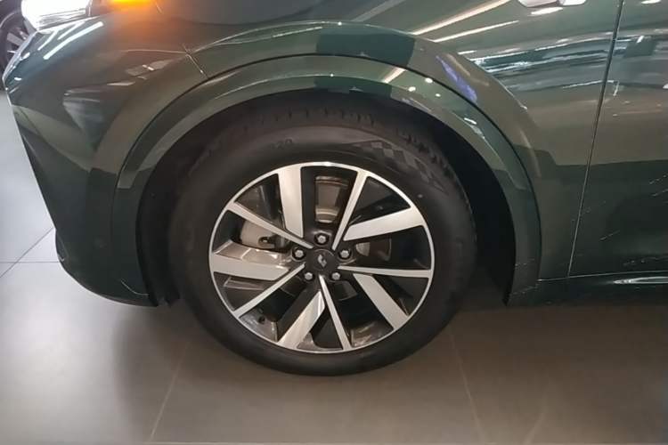 Used Li Auto L7 2023 Pro Model Exterior 4