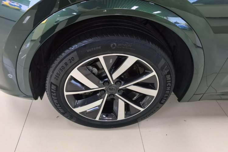 Used Li Auto L7 2023 Air model Left Front Wheel Hub