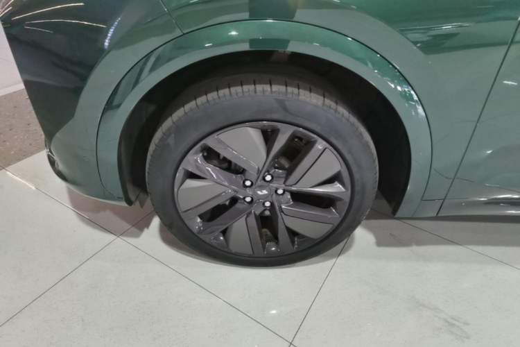 Used Li Auto L7 2023 Max model Left Front Wheel Hub