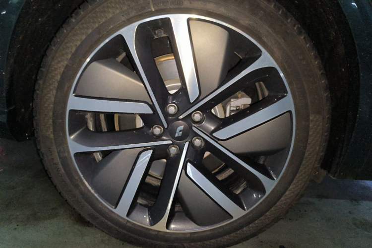 Used Li Auto L7 2023 Pro Model Right Front Wheel Hub