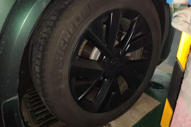 Used Li Auto L7 2023 Pro Model Right Front Wheel Hub