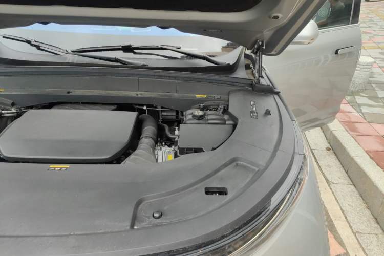 Used Li Auto L7 2023 Pro Model Engine Bay Left