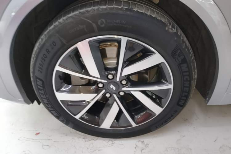 Used Li Auto L7 2023 Pro Model Left Front Wheel Hub