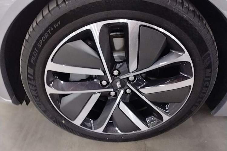 Used Li Auto L7 2023 Pro Model Left Front Wheel Hub