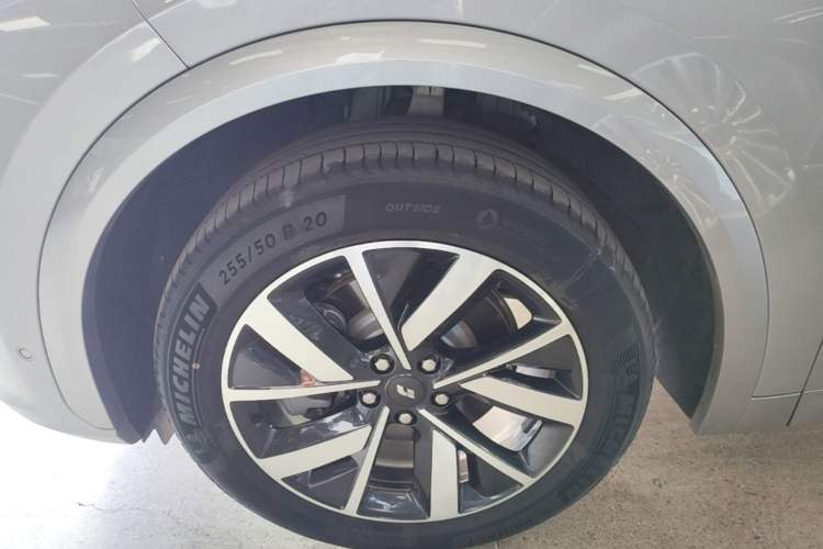 Used Li Auto L7 2023 Air model Left Front Wheel Hub