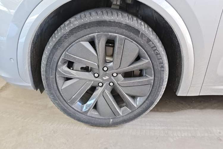 Used Li Auto L7 2023 Max model Left Front Wheel Hub