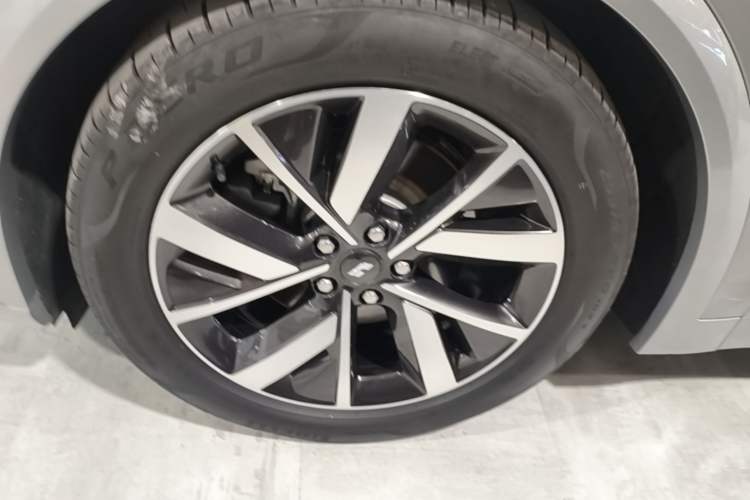 Used Li Auto L7 2023 Pro Model Left Front Wheel Hub