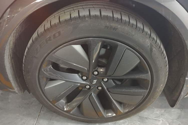 Used Li Auto L7 2023 Pro Model Left Front Wheel Hub