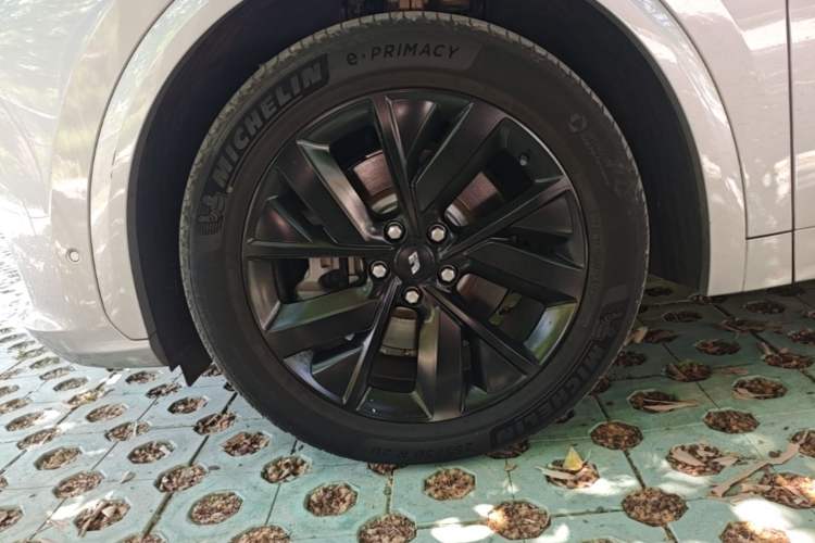 Used Li Auto L7 2023 Max model Left Front Wheel Hub