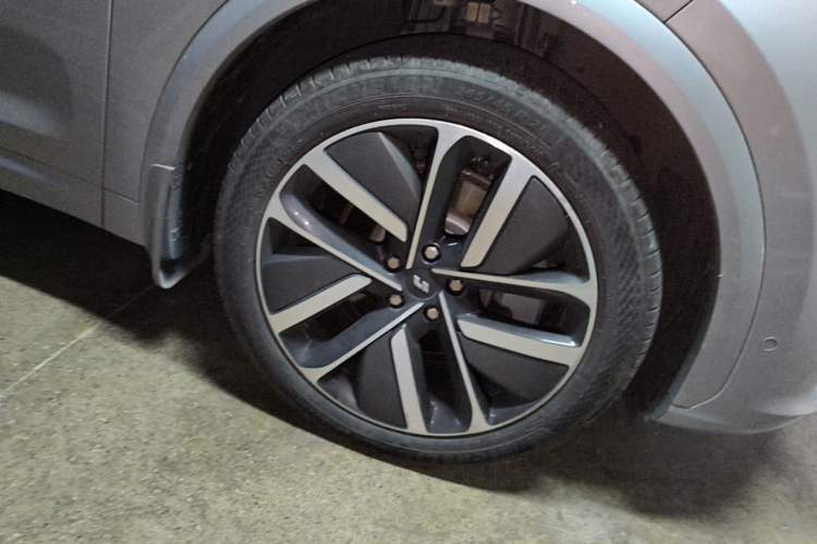 Used Li Auto L7 2023 Max model Right Front Wheel Hub