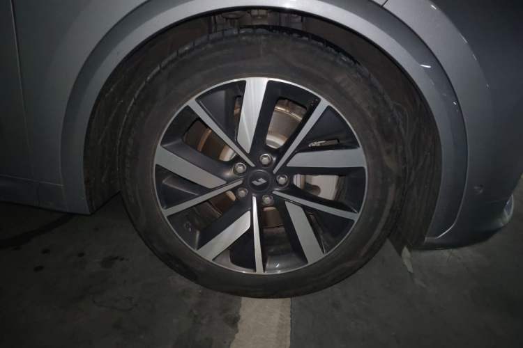 Used Li Auto L7 2023 Pro Model Right Front Wheel Hub