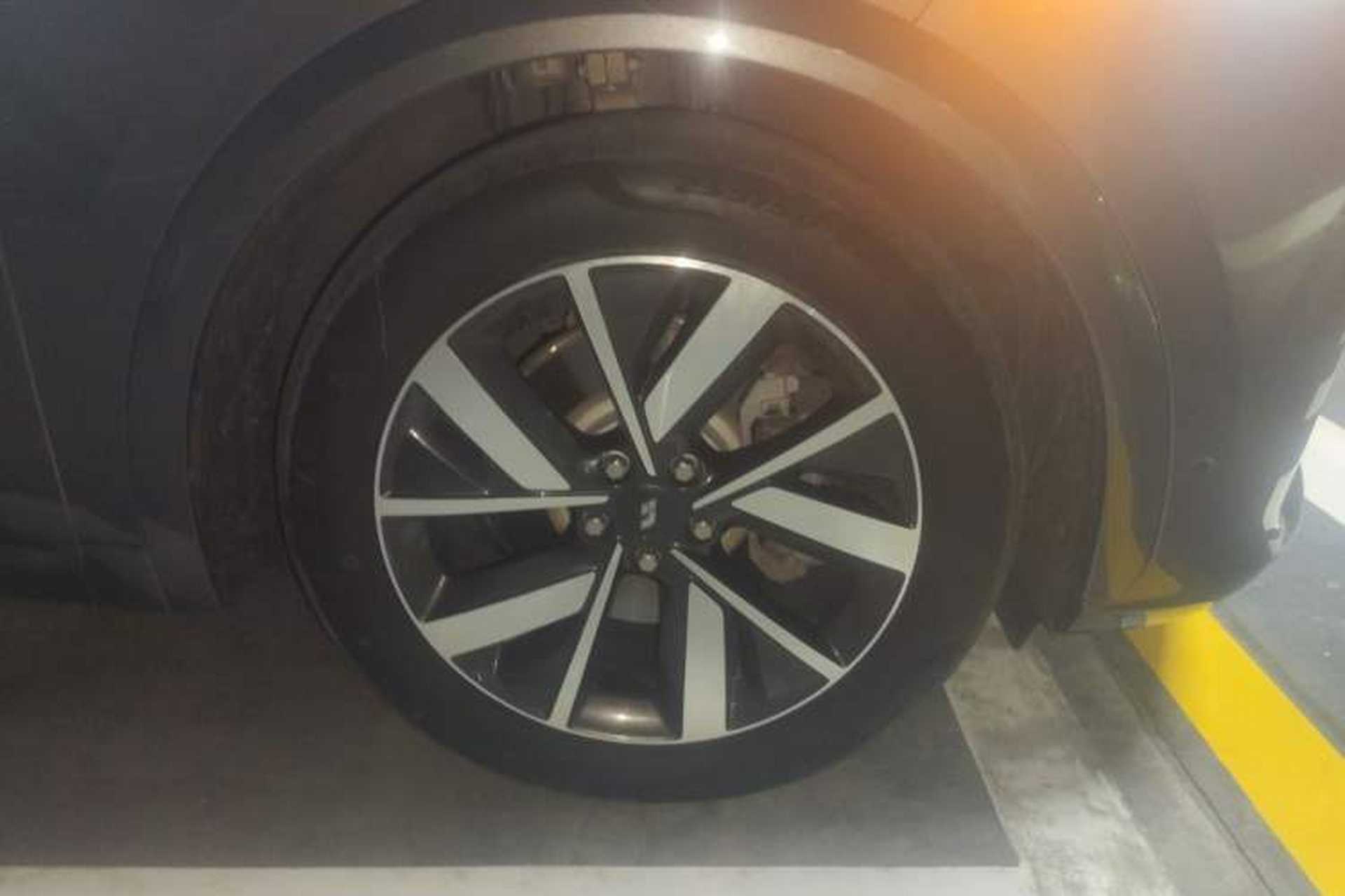 Used Li Auto L7 2023 Pro Model Right Front Wheel Hub
