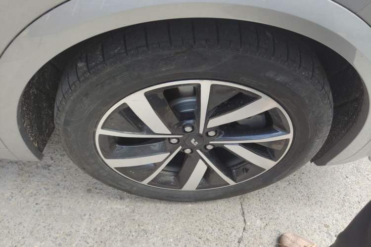 Used Li Auto L7 2023 Pro Model Right Front Wheel Hub
