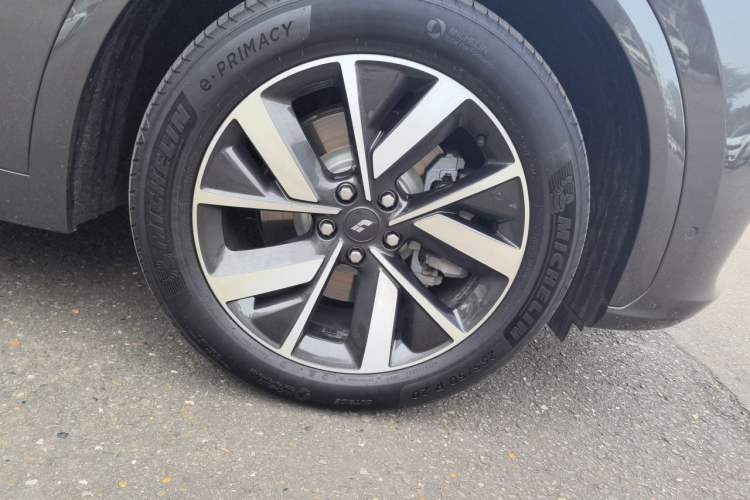 Used Li Auto L7 2023 Max model Right Front Wheel Hub