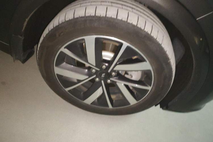 Used Li Auto L7 2023 Pro Model Right Front Wheel Hub