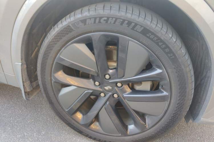 Used Li Auto L7 2023 Pro Model Right Front Wheel Hub