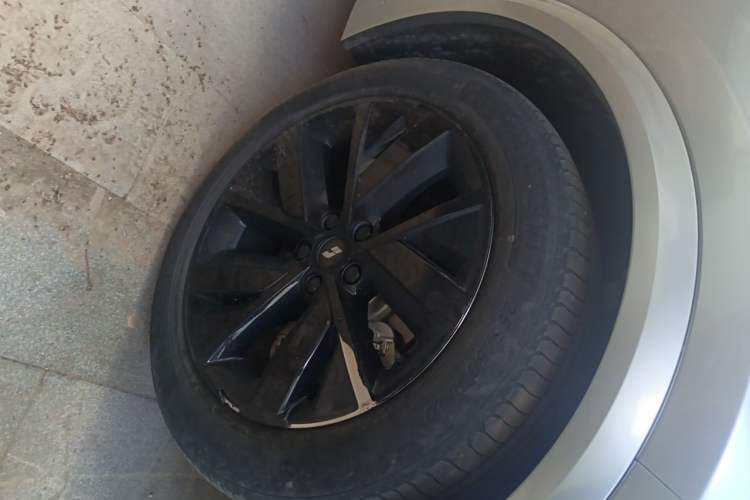 Used Li Auto L7 2023 Max model Right Front Wheel Hub