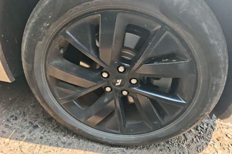 Used Li Auto L7 2023 Air model Right Front Wheel Hub