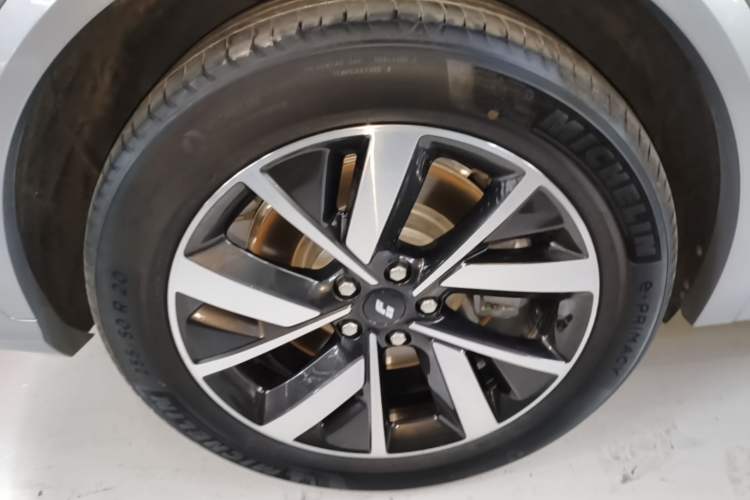 Used Li Auto L7 2023 Pro Model Right Rear Wheel Hub