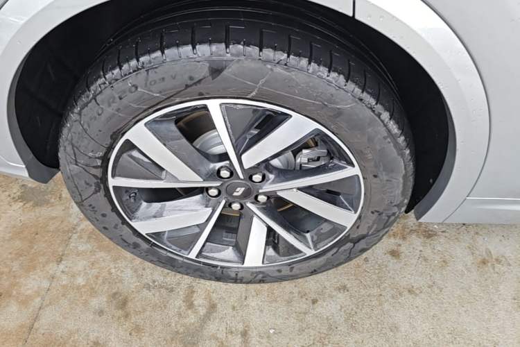 Used Li Auto L7 2023 Pro Model Right Rear Wheel Hub