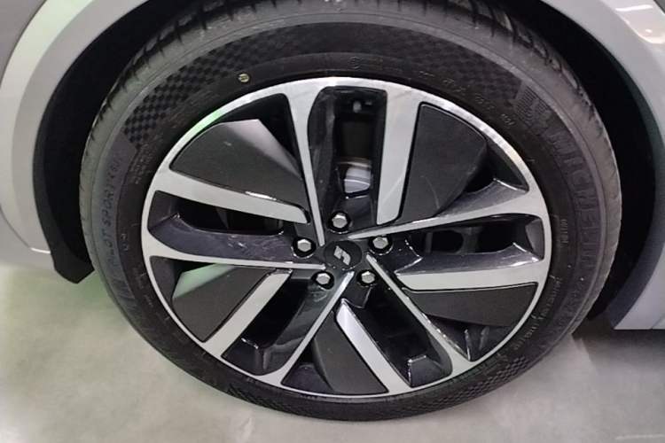 Used Li Auto L7 2023 Pro Model Right Rear Wheel Hub