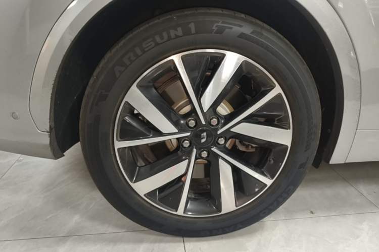 Used Li Auto L7 2023 Pro Model Right Rear Wheel Hub