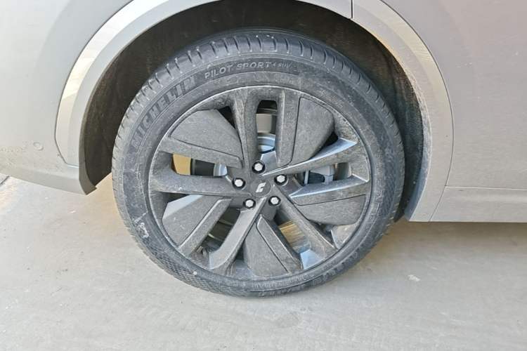 Used Li Auto L7 2023 Max model Right Rear Wheel Hub