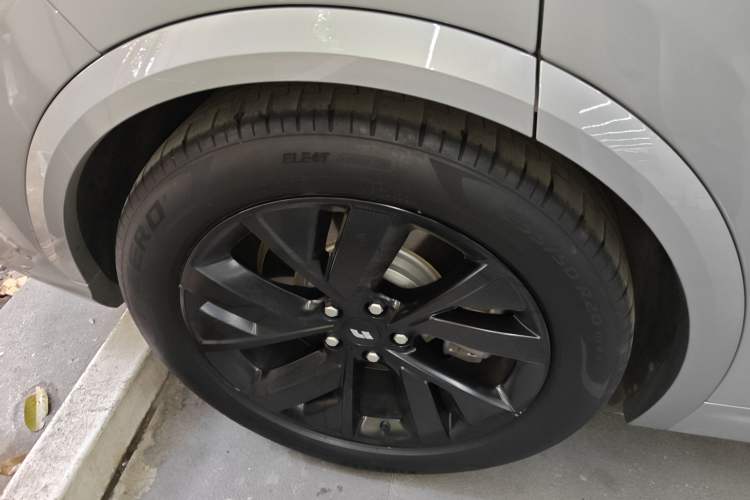 Used Li Auto L7 2023 Pro Model Right Rear Wheel Hub