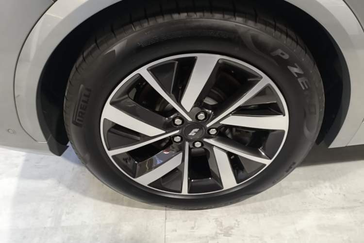 Used Li Auto L7 2023 Pro Model Right Rear Wheel Hub