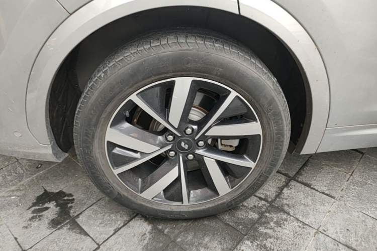 Used Li Auto L7 2023 Pro Model Right Rear Wheel Hub