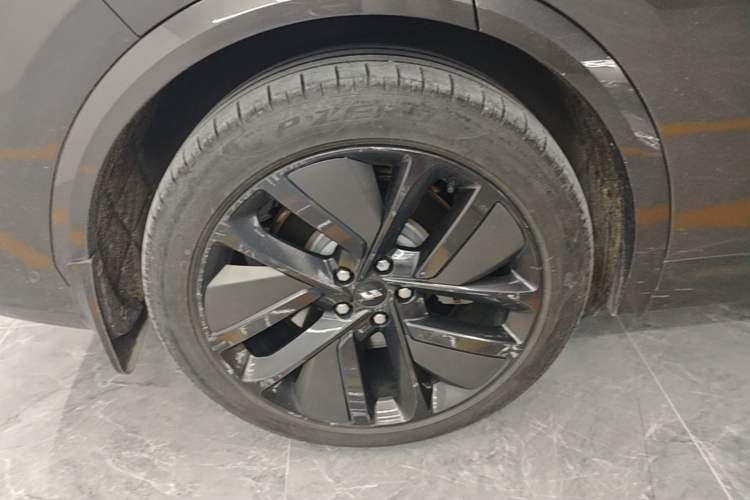 Used Li Auto L7 2023 Pro Model Right Rear Wheel Hub
