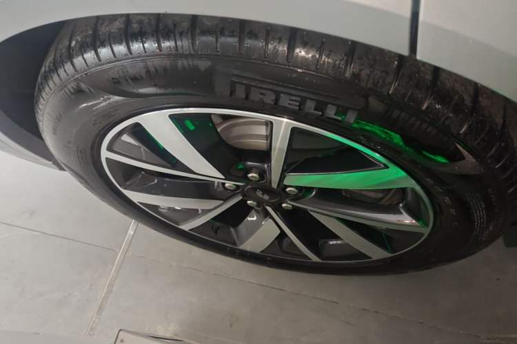 Used Li Auto L7 2023 Pro Model Right Rear Wheel Hub