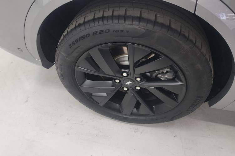 Used Li Auto L7 2023 Pro Model Right Rear Wheel Hub