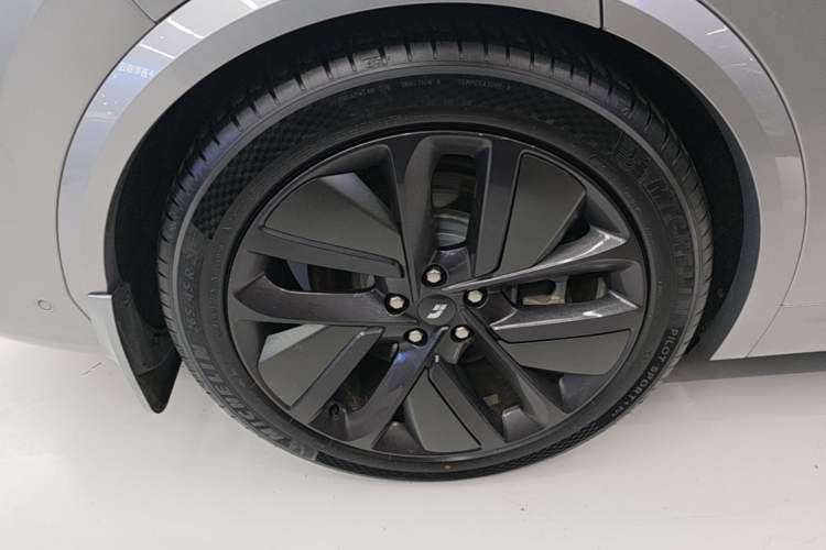 Used Li Auto L7 2023 Max model Right Rear Wheel Hub